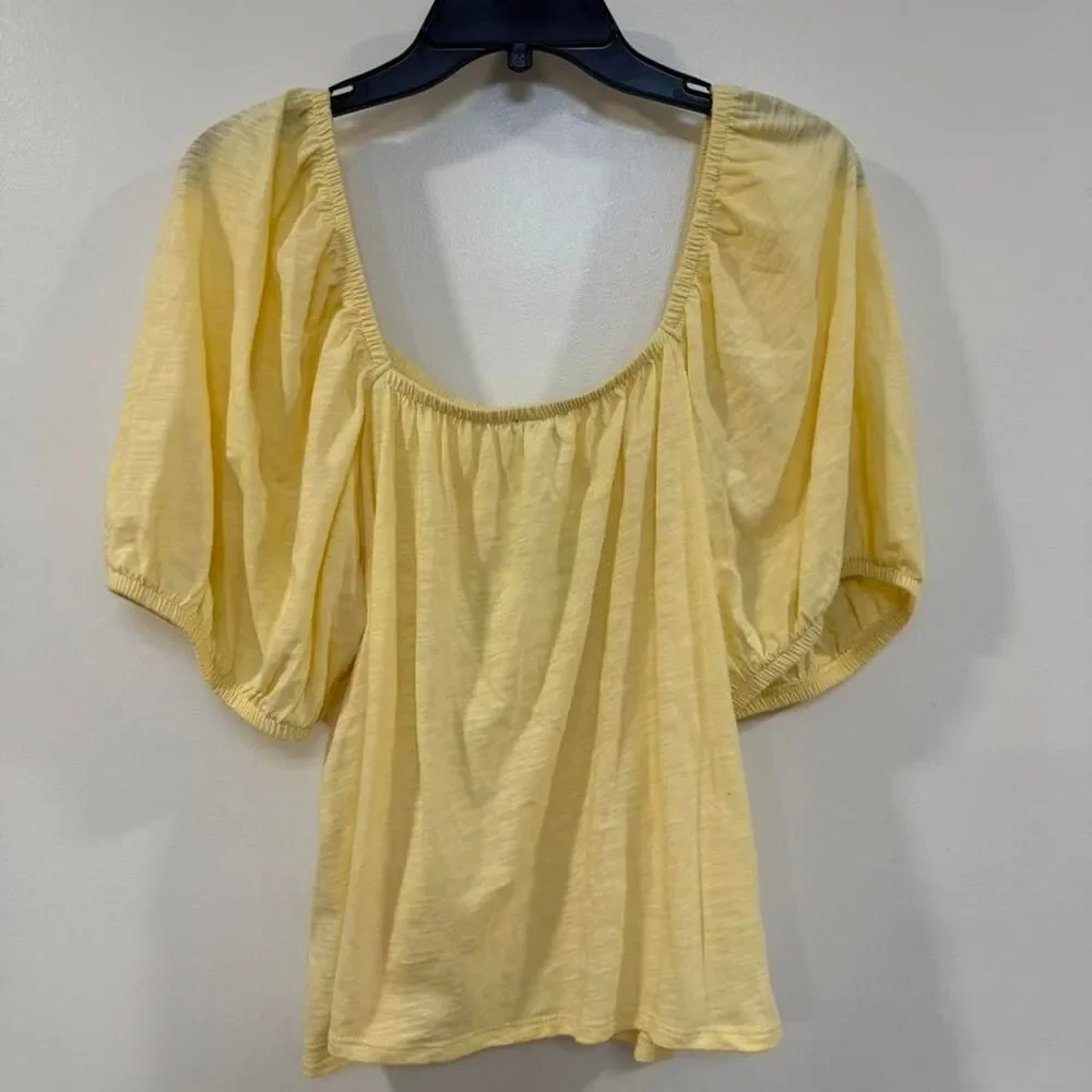 Old Navy yellow square